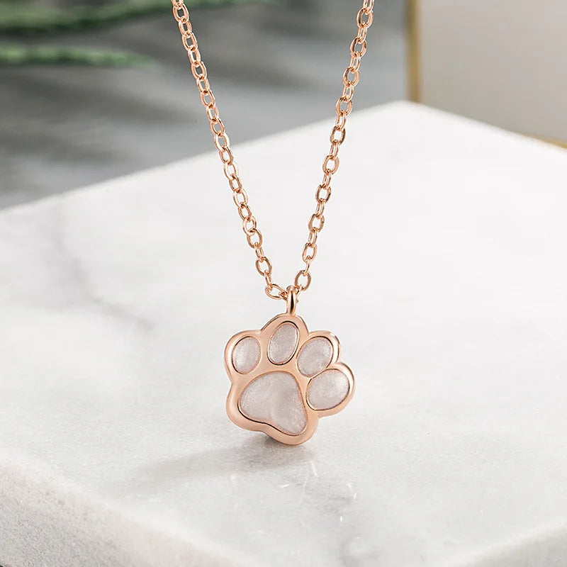 Käpäläriipuskaulakoru – Symbolinen eläinjewellery naisille